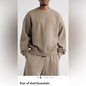 NWOT FEAR OF GOD ESSENTIALS MENS FIT FLEECE CREWNECK SIZE S TAN ELEVATED STYLE